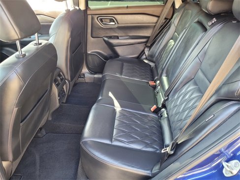 Used 2021 Nissan Rogue Platinum image 9
