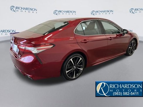 Used 2018 Toyota Camry XSE image 5