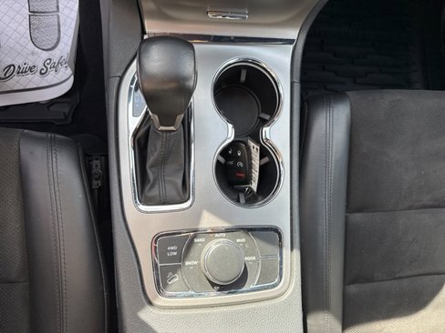 Used 2020 Jeep Grand Cherokee Altitude image 26