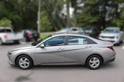 Used 2023 Hyundai Elantra SE image 5