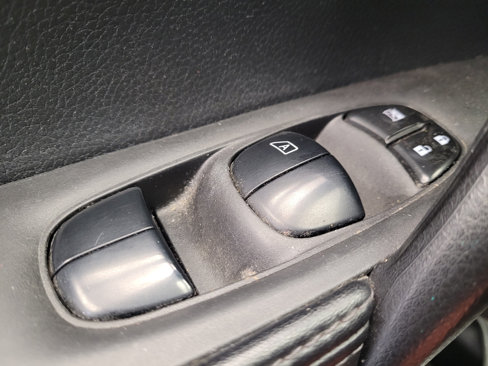 Used 2019 Nissan Rogue Sport S image 27