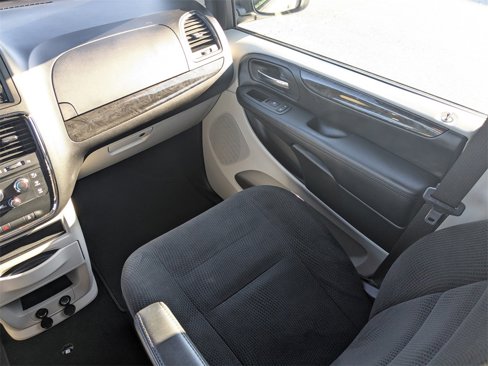 Used 2019 Dodge Grand Caravan SXT image 18