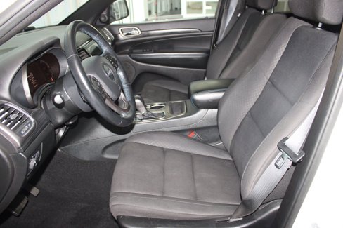 Used 2020 Jeep Grand Cherokee Laredo image 5