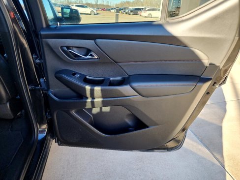 Used 2023 Chevrolet Traverse RS image 34