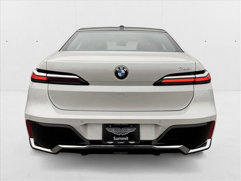 Used 2024 BMW 740i image 5