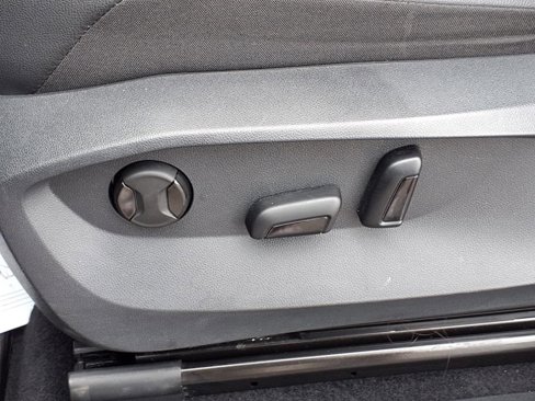 Used 2022 Volkswagen Tiguan SE image 12