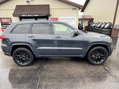 Used 2018 Jeep Grand Cherokee Altitude image 2
