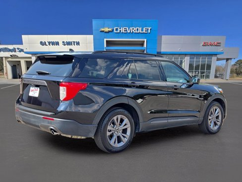 Used 2022 Ford Explorer XLT w/ Equipment Group 202A image 7
