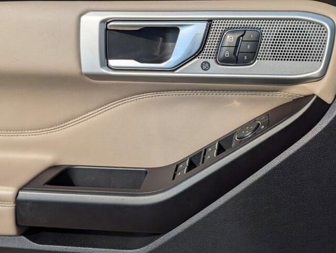 Used 2020 Ford Explorer Limited image 23