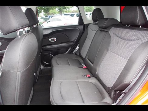 Used 2019 Kia Soul + image 18