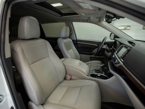 Used 2016 Toyota Highlander Limited image 24
