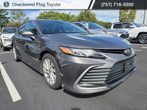 Used 2021 Toyota Camry LE image 3