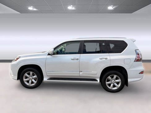 Used 2017 Lexus GX 460 image 2