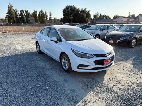 Used 2017 Chevrolet Cruze LT image 9