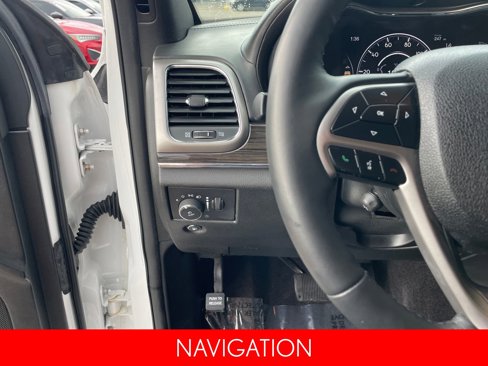 Used 2018 Jeep Grand Cherokee Overland image 14