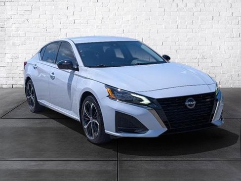 Used 2024 Nissan Altima 2.5 SR image 2