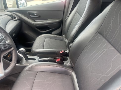 Used 2021 Chevrolet Trax LT w/ LT Convenience Package image 7