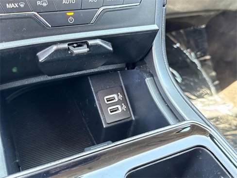 Certified 2020 Ford Edge SE image 28