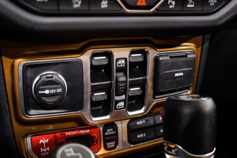 Used 2024 Jeep Wrangler Unlimited Rubicon w/ Technology Group image 68