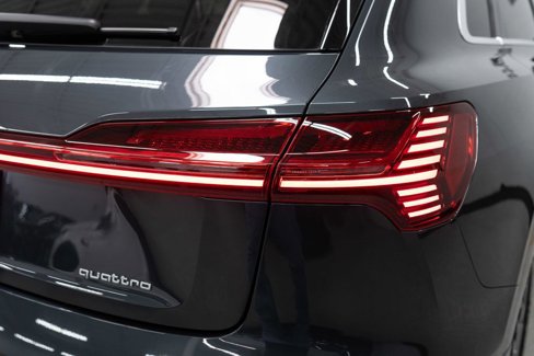Used 2021 Audi e-tron Premium image 48