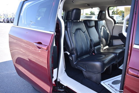 Used 2019 Chrysler Pacifica LX image 29