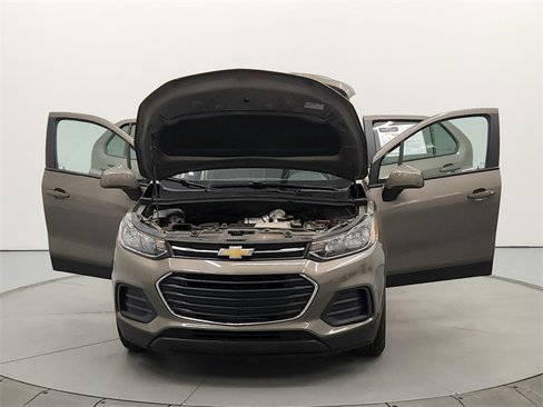 Used 2022 Chevrolet Trax LS w/ Tint and Cruise Package image 10