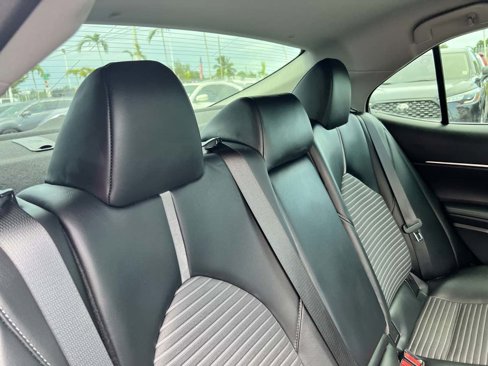 Used 2022 Toyota Camry SE image 19