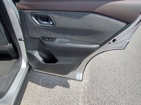 Used 2021 Nissan Rogue SV image 30