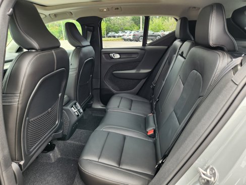 New 2025 Volvo XC40 B5 Core w/ Climate Package image 18