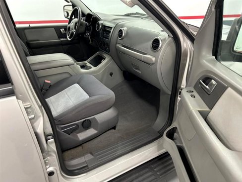 Used 2003 Ford Expedition XLT image 12