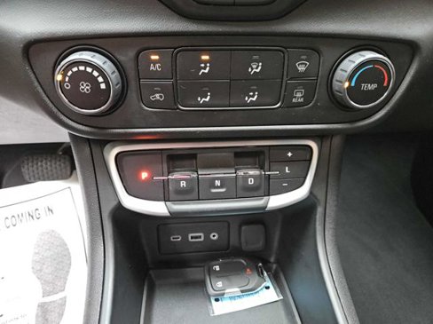 Used 2024 GMC Terrain SLE image 18