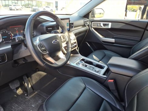 Used 2023 Ford Explorer XLT w/ Equipment Group 202A image 12