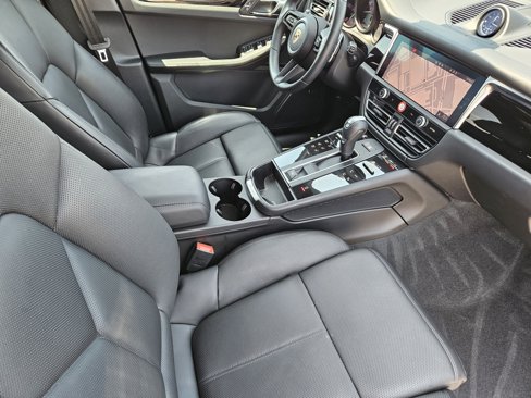 Certified 2024 Porsche Macan image 21