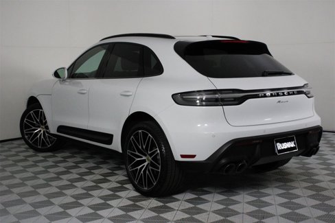 Certified 2025 Porsche Macan image 3