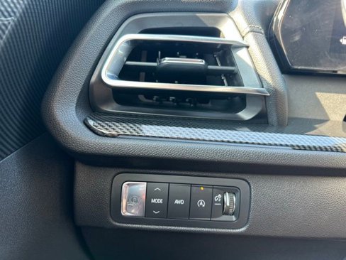 Used 2024 Chevrolet Traverse RS image 18