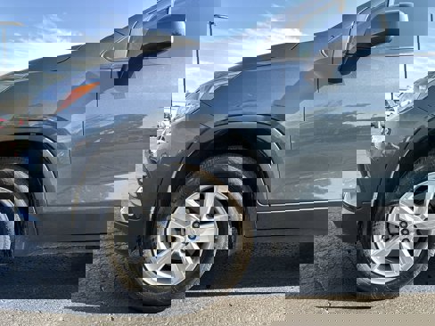 Used 2022 Chevrolet Trax LT w/ LT Convenience Package image 32