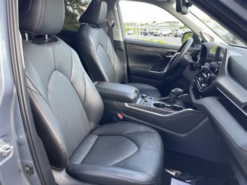 Used 2024 Toyota Highlander LE image 21