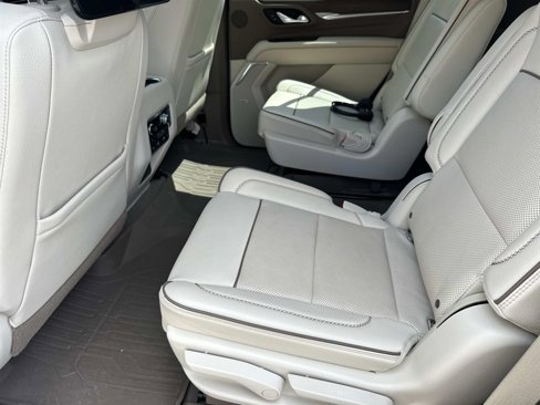 Used 2021 GMC Yukon Denali w/ Denali Premium Package image 32