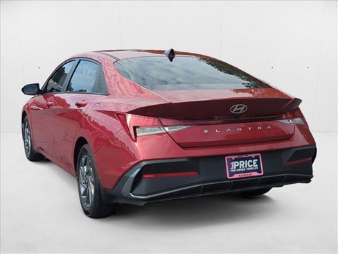 Used 2024 Hyundai Elantra SEL image 7