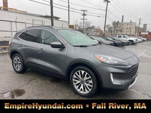 Used 2022 Ford Escape Titanium image 2