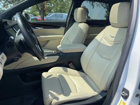 Used 2017 Cadillac XT5 Luxury w/ Driver Awareness Package image 19