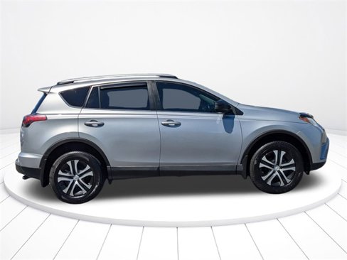 Used 2016 Toyota RAV4 LE image 2