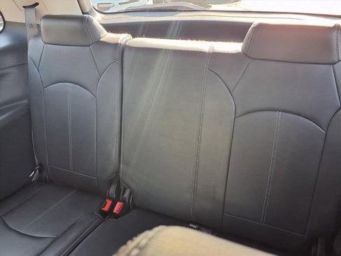 Used 2015 GMC Acadia SLT image 8