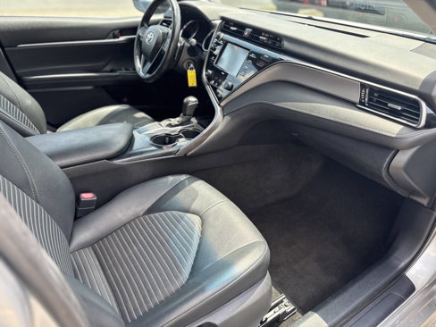 Used 2020 Toyota Camry SE image 19