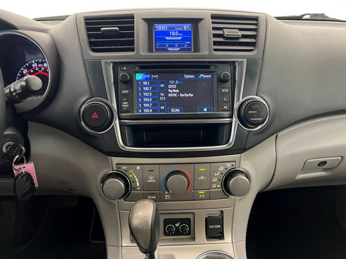 Used 2013 Toyota Highlander SE image 23