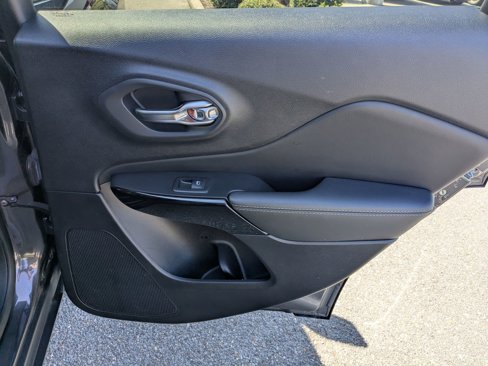 Certified 2023 Jeep Cherokee Altitude Lux image 31