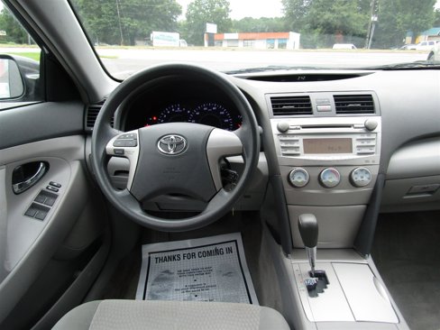Used 2010 Toyota Camry image 26