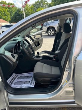 Used 2013 Chevrolet Cruze LS image 25