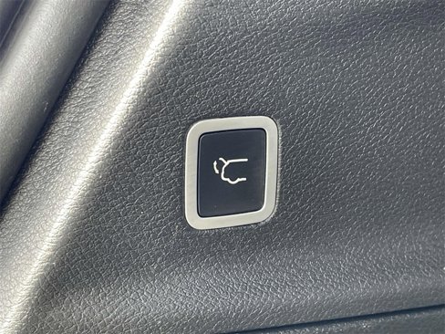 Used 2018 Chrysler Pacifica Touring Plus w/ S Appearance Package image 9