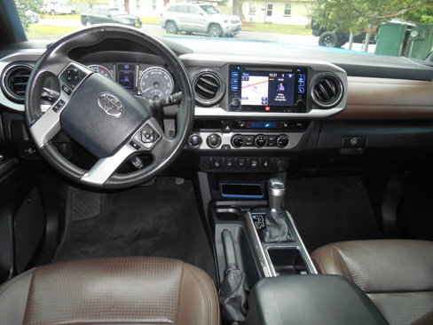 Used 2017 Toyota Tacoma Limited image 12